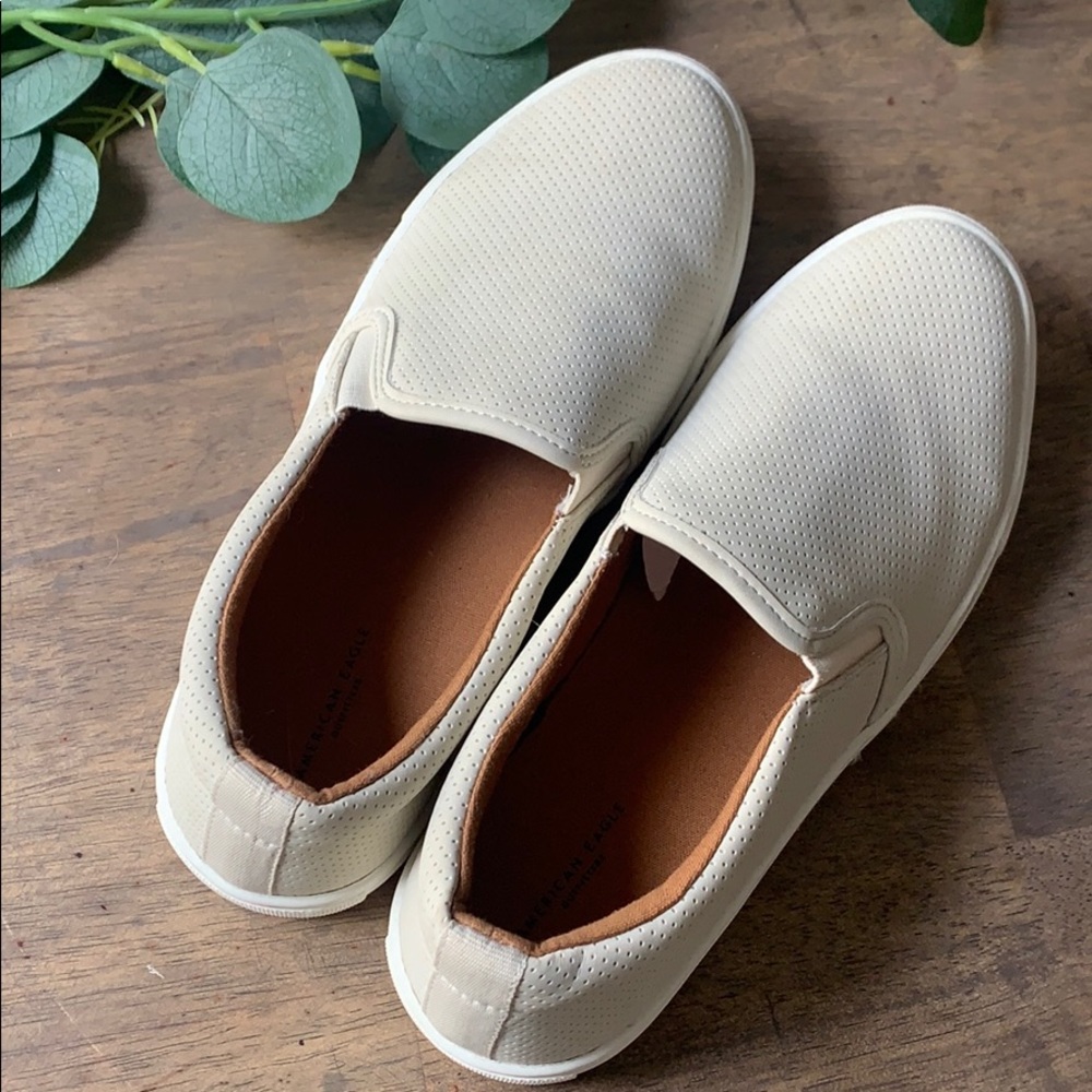 American Eagle slip on shoes